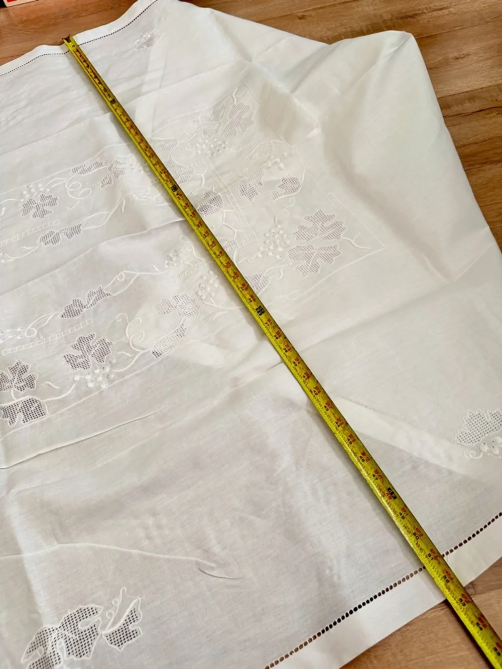 White Linen‎ Embroidered Grape Tablecloth & 8 Napkins Set 96” X 52.5”Vintage